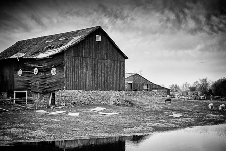 image of an old barn